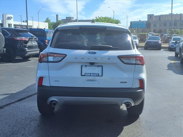 2022 Ford Escape Hybrid SE