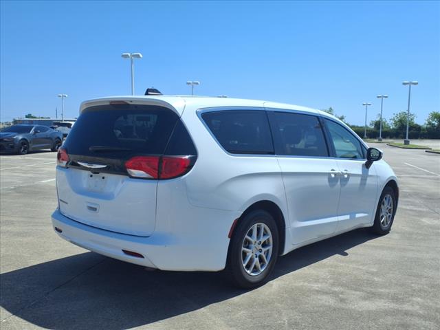 2023 Chrysler Voyager LX