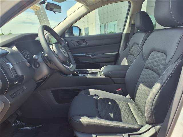 2025 Nissan Pathfinder S