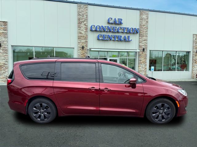 2020 Chrysler Pacifica Hybrid Limited Red S