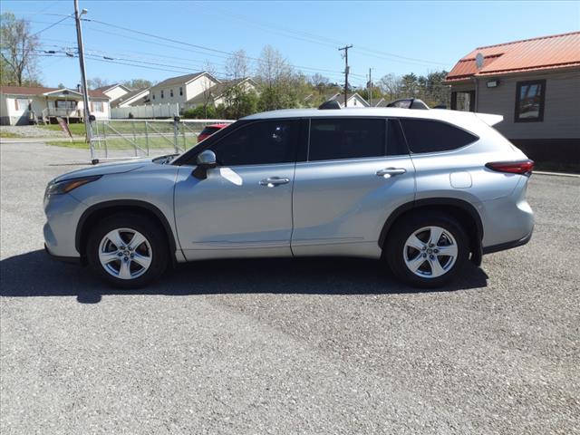 2022 Toyota Highlander LE