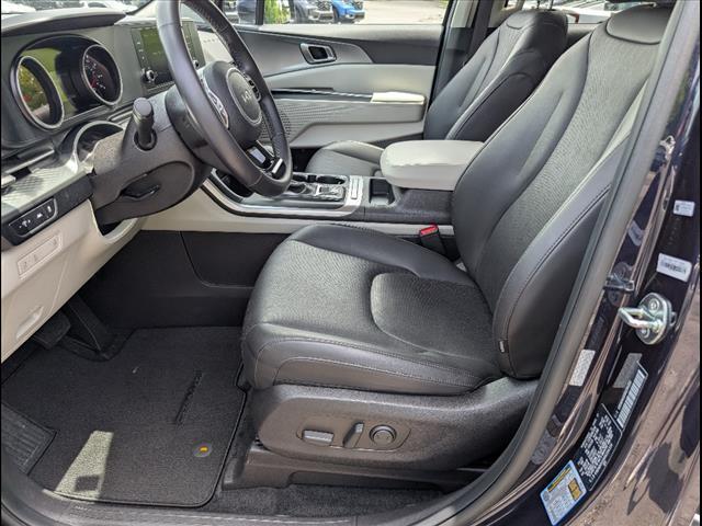 2024 Kia Carnival LX