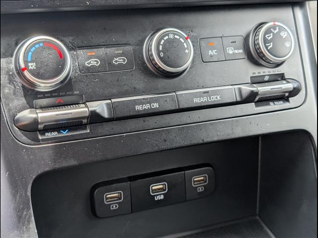 2024 Kia Carnival LX