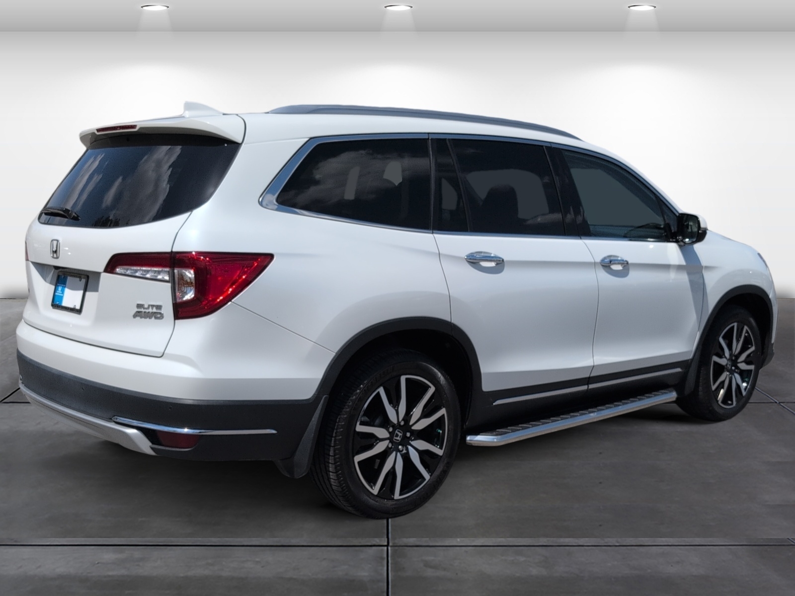 View vehicle photo 7