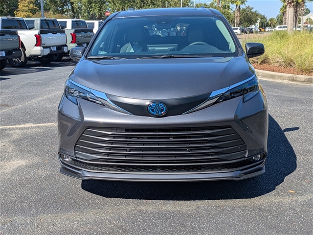 2025 Toyota Sienna XLE 7-Passenger