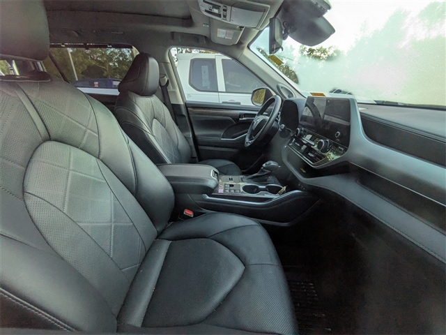 2023 Toyota Highlander Platinum