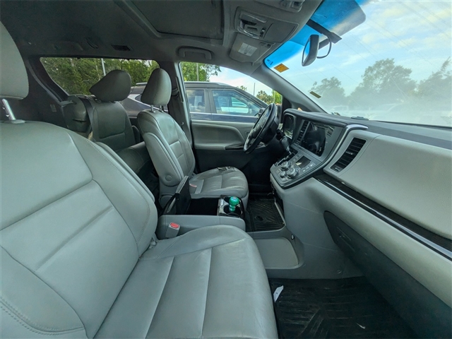 2017 Toyota Sienna XLE 7 Passenger