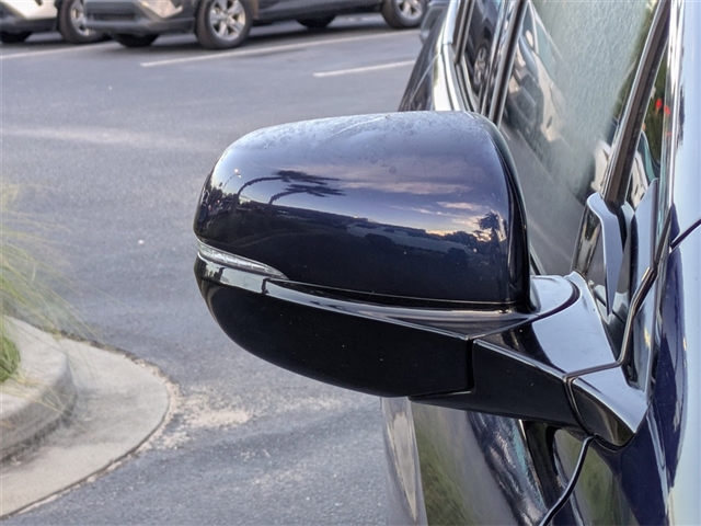 2022 Honda Pilot Touring w/Rear Captains Chairs