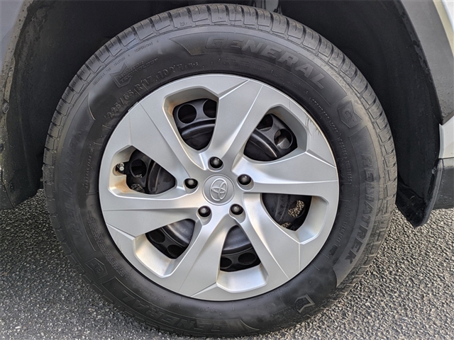 2022 Toyota RAV4 LE
