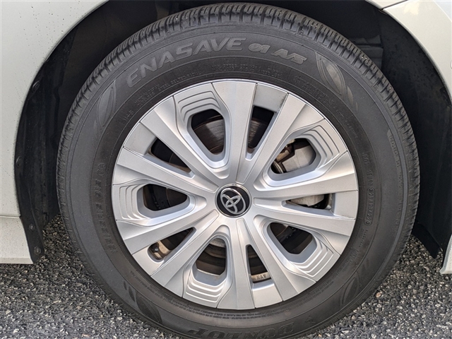 2022 Toyota Prius LE