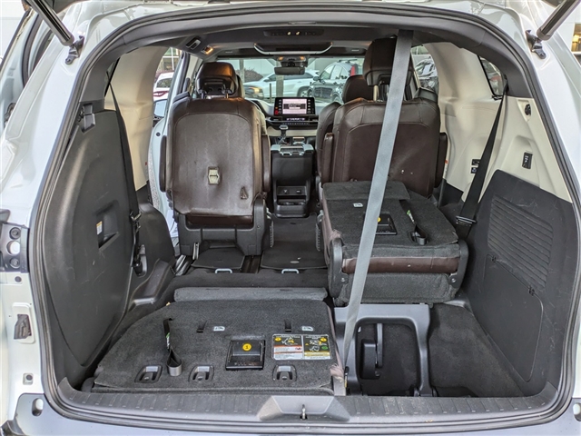 2021 Toyota Sienna Platinum 7-Passenger