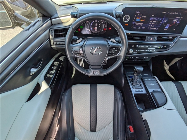 2022 Lexus ES 300h F SPORT