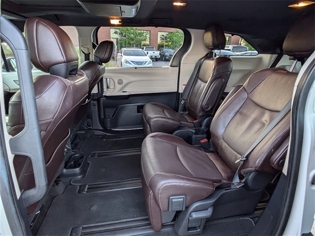 2021 Toyota Sienna Platinum 7-Passenger