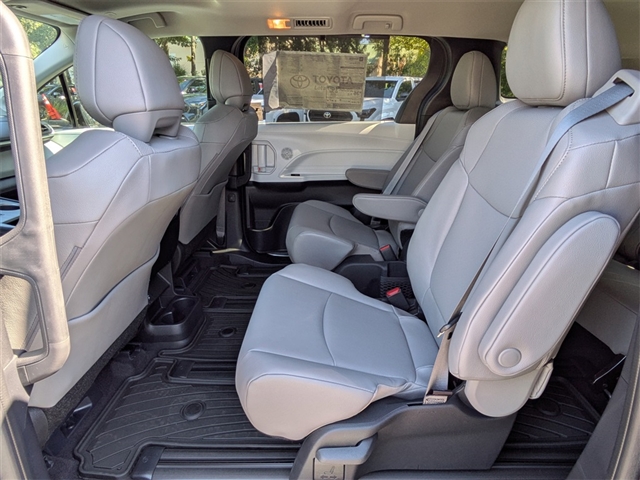 2025 Toyota Sienna XLE 7-Passenger