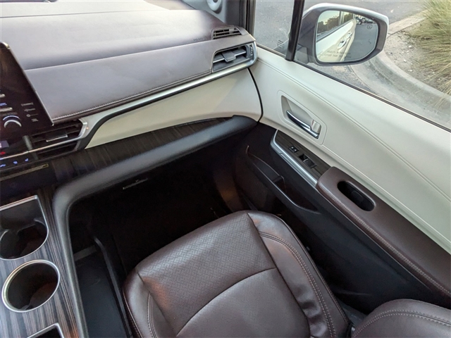 2021 Toyota Sienna Platinum 7-Passenger