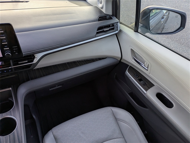 2022 Toyota Sienna Limited 7-Passenger