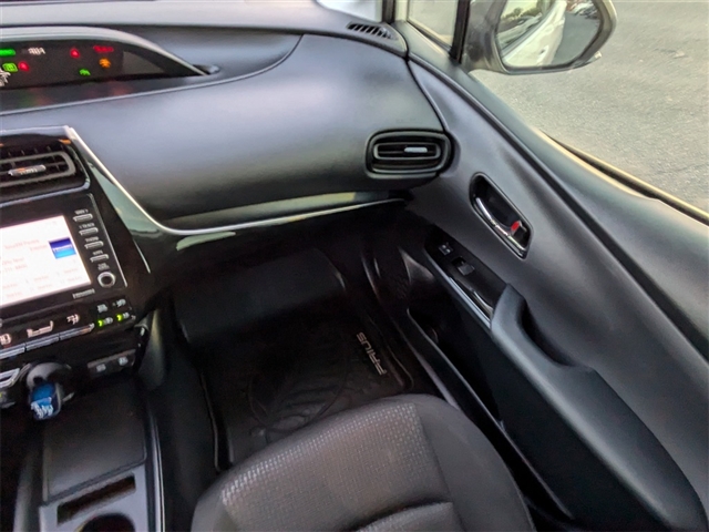 2022 Toyota Prius LE