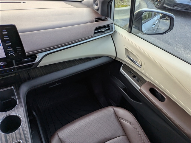 2024 Toyota Sienna Platinum 7-Passenger