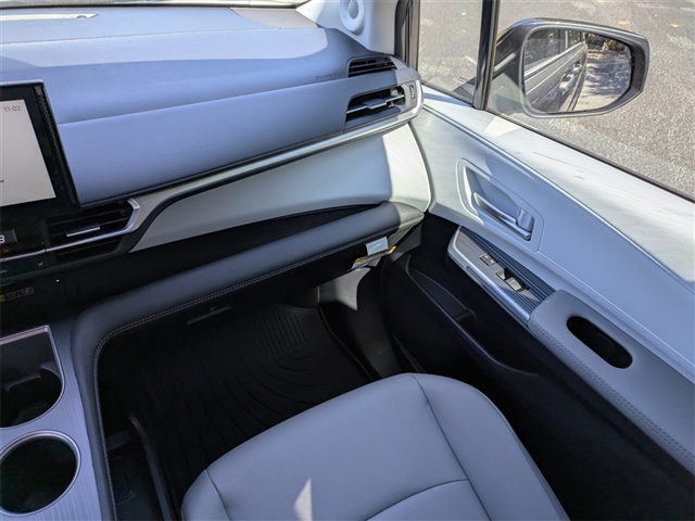2025 Toyota Sienna XLE 7-Passenger
