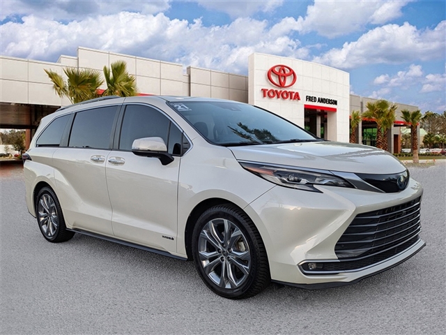 2021 Toyota Sienna Platinum 7-Passenger