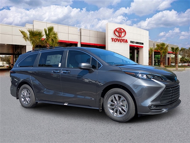 2025 Toyota Sienna XLE 7-Passenger