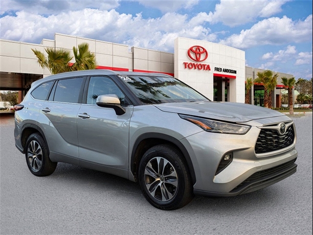 2024 Toyota Highlander LE