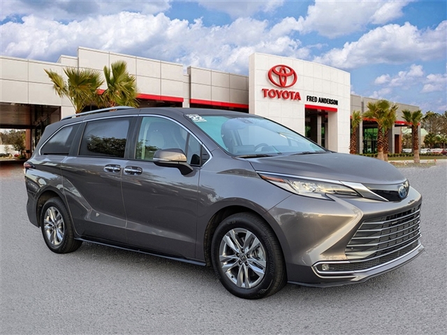 2022 Toyota Sienna Limited 7-Passenger