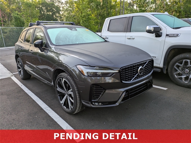 2022 Volvo XC60 B5 R-Design