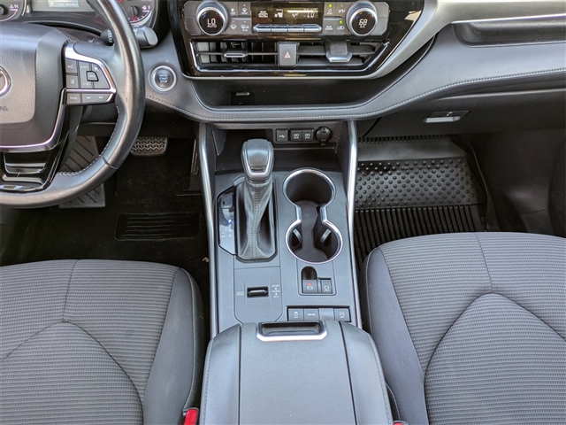 2021 Toyota Highlander LE