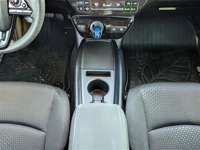 2022 Toyota Prius LE