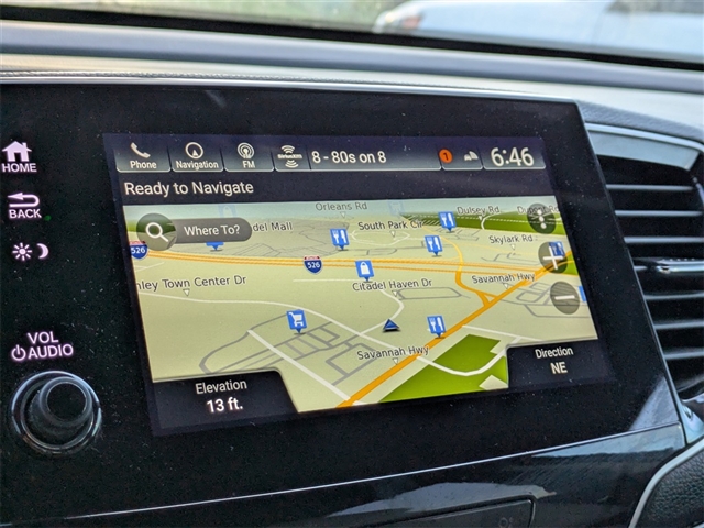 2022 Honda Pilot Touring w/Rear Captains Chairs