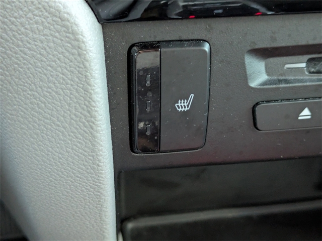 2022 Honda Pilot Touring w/Rear Captains Chairs