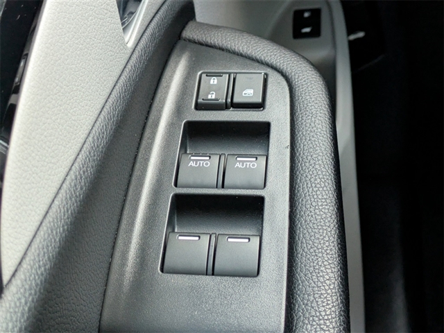 2022 Honda Pilot Touring w/Rear Captains Chairs