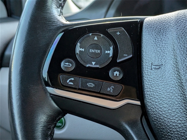 2022 Honda Pilot Touring w/Rear Captains Chairs