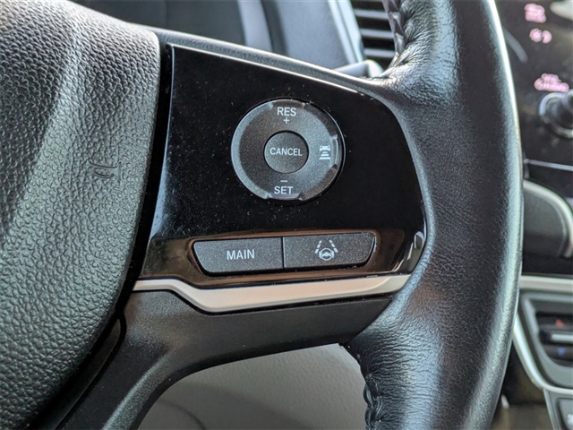 2022 Honda Pilot Touring w/Rear Captains Chairs