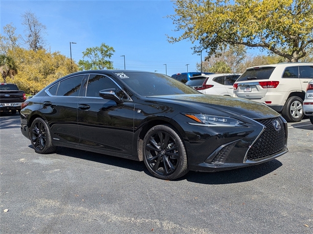 2022 Lexus ES 300h F SPORT