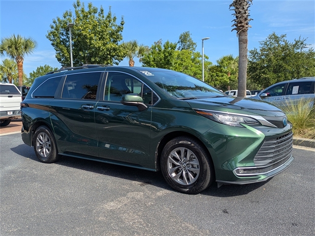 2023 Toyota Sienna XLE
