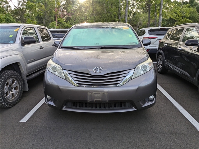 2017 Toyota Sienna XLE 7 Passenger