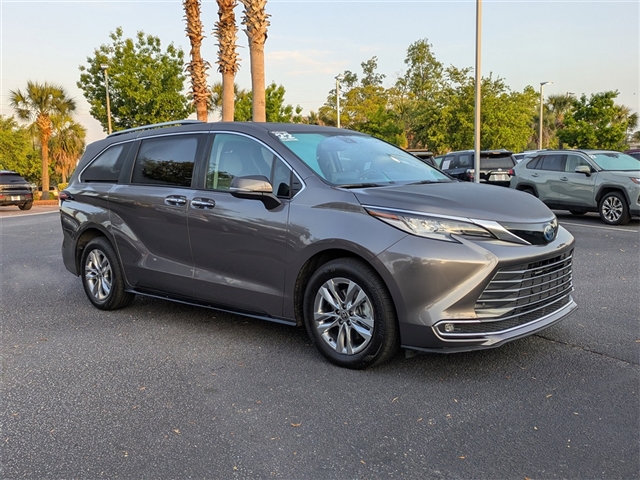 2022 Toyota Sienna Limited 7-Passenger