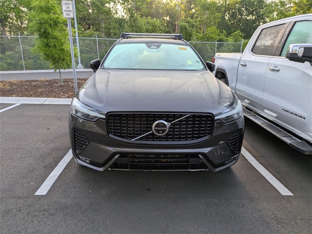 2022 Volvo XC60 B5 R-Design