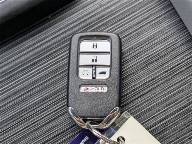 2022 Honda Pilot Touring w/Rear Captains Chairs