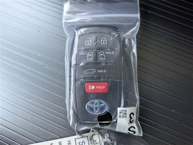 2025 Toyota Sienna XLE 7-Passenger