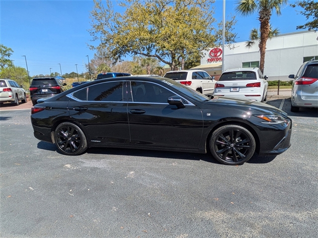 2022 Lexus ES 300h F SPORT