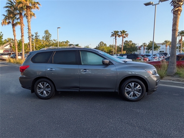 2020 Nissan Pathfinder SL