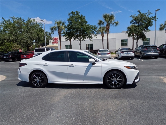 2022 Toyota Camry SE