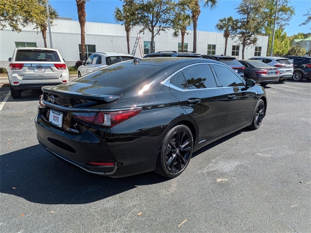 2022 Lexus ES 300h F SPORT