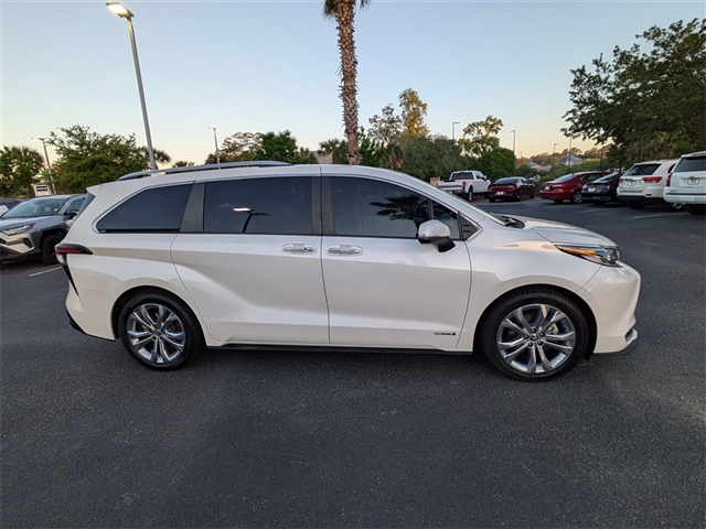 2021 Toyota Sienna Platinum 7-Passenger