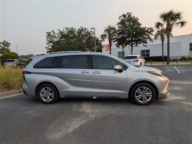 2024 Toyota Sienna Platinum 7-Passenger