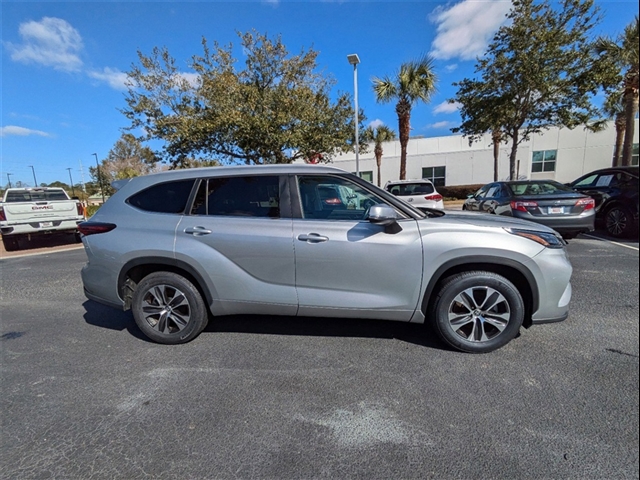 2024 Toyota Highlander LE