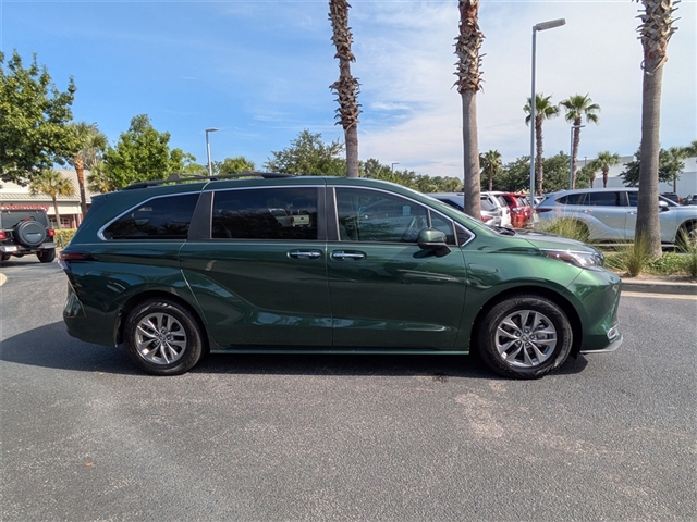 2023 Toyota Sienna XLE